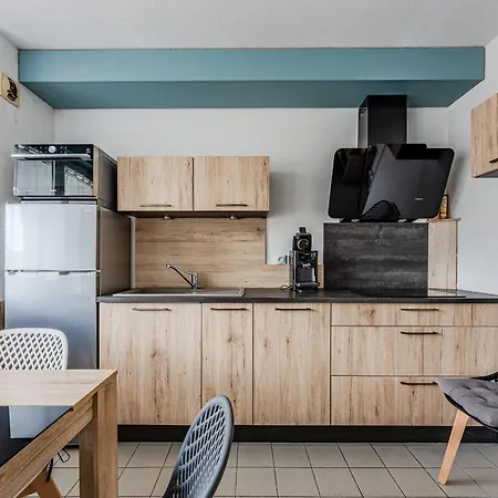 T2 Proche Avec Terrasse Et Parking - - Fr-1-521-125
