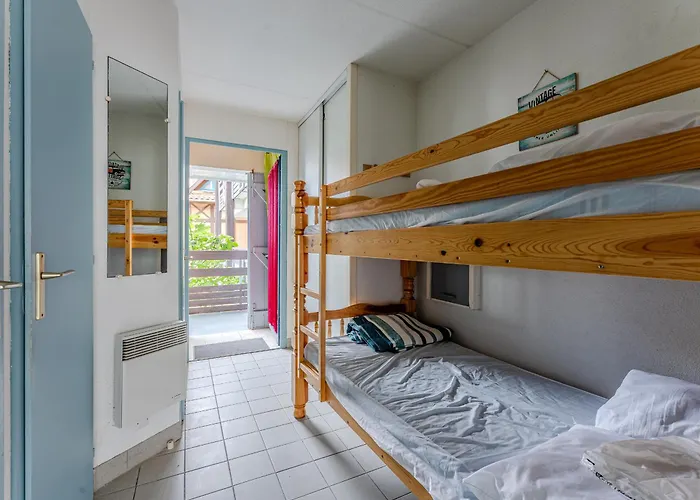 Appartement T2 Proche Avec Terrasse Et Parking - - Fr-1-521-125 *